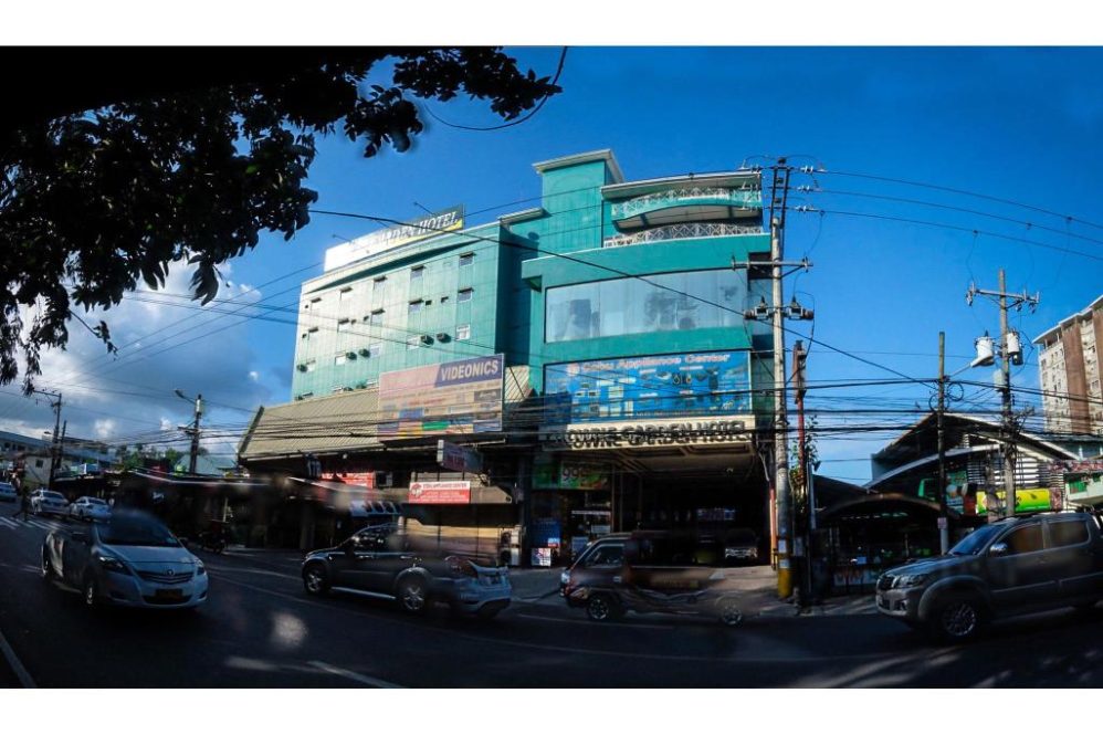Crowne Garden Hotel